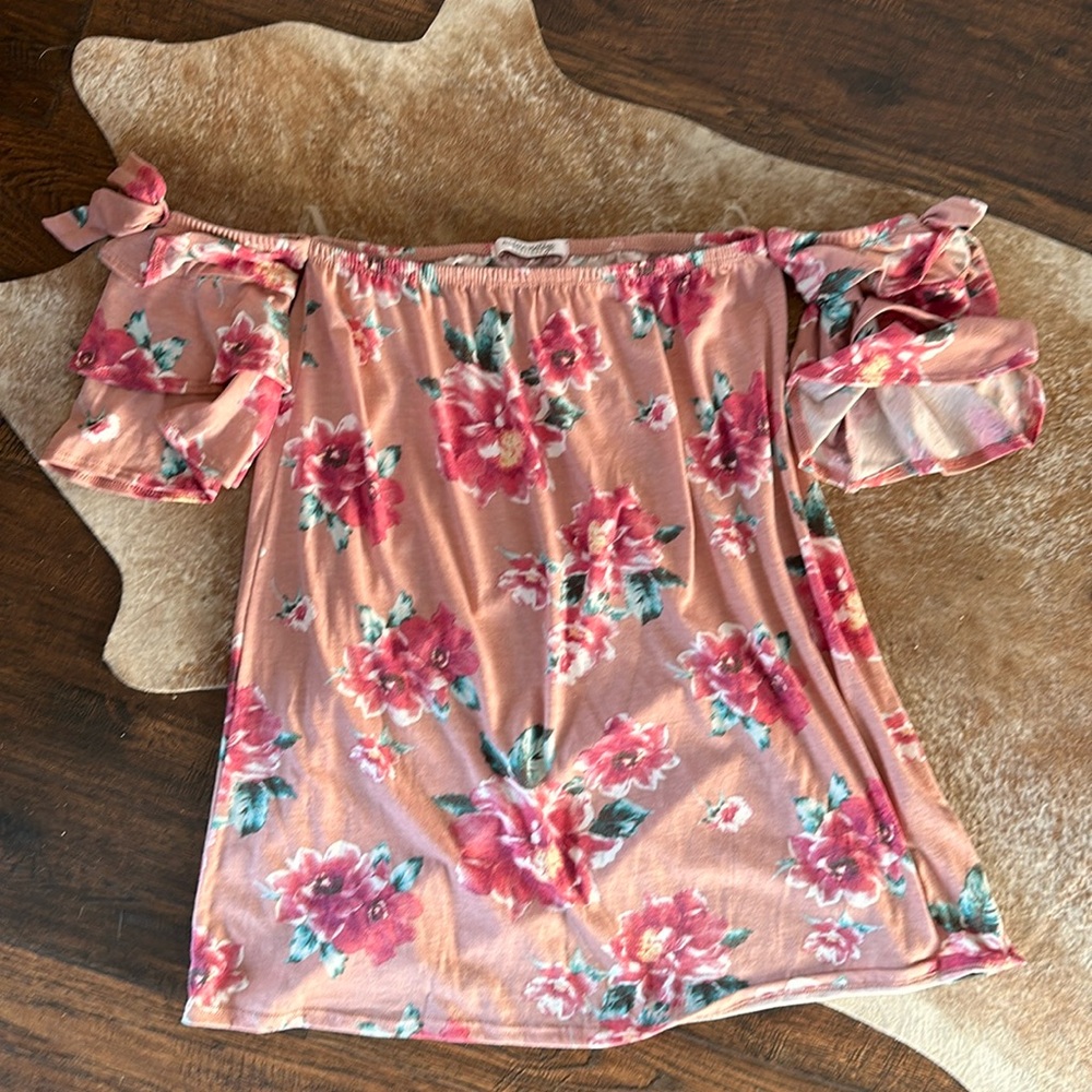Modern Vintage Boutique Floral off the Shoulder Top